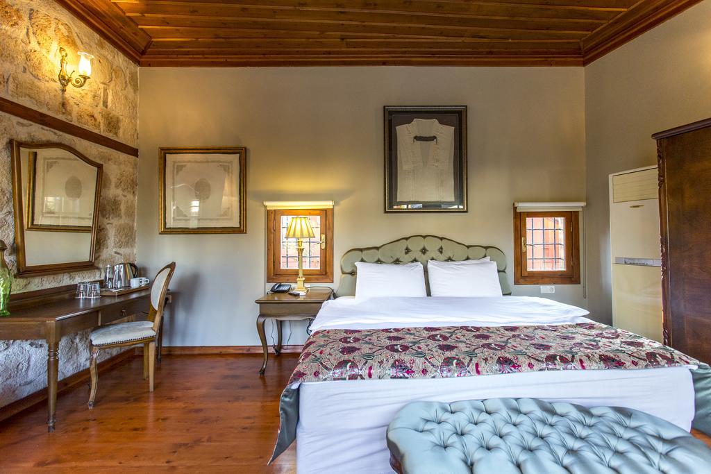 Candle Suites Hotel 4*