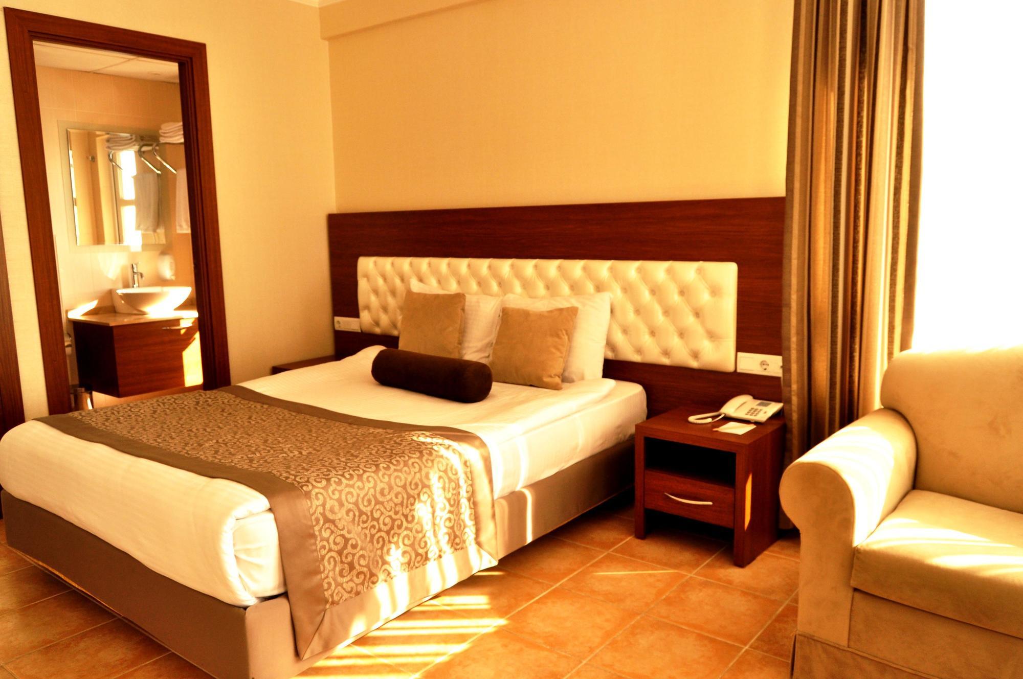 Otel The Corner Park 3*