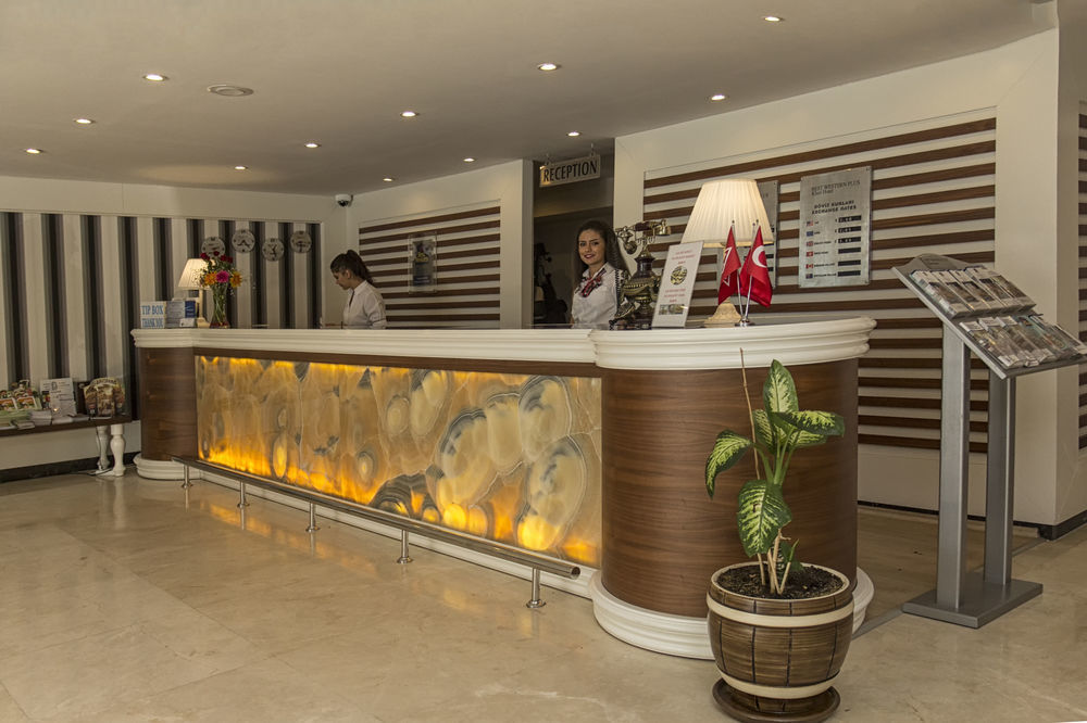 Hotel Western Khan