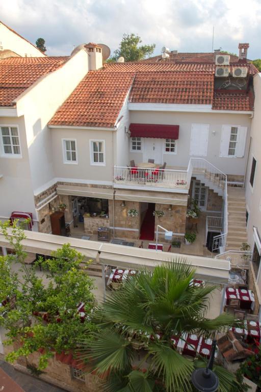 Lavin Hotel