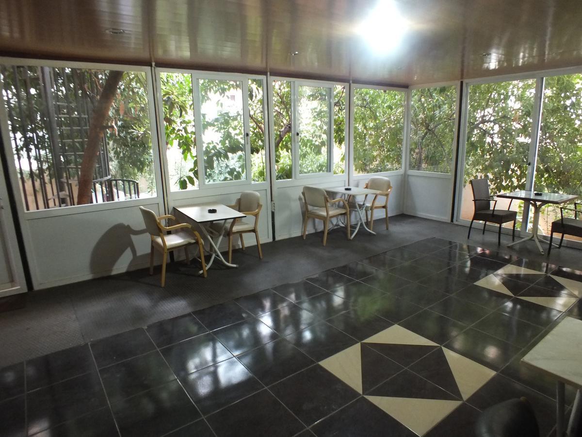 Uyar Palace Hostel *