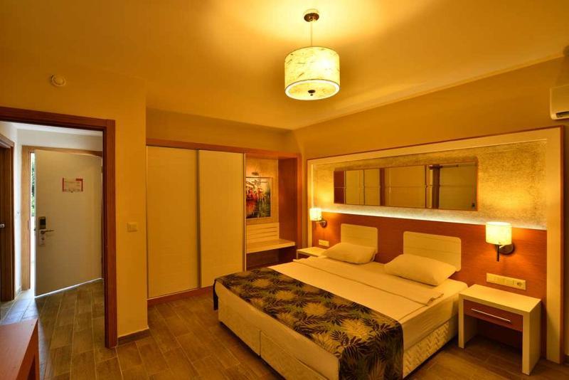 Hotel Dolphin Family 3*