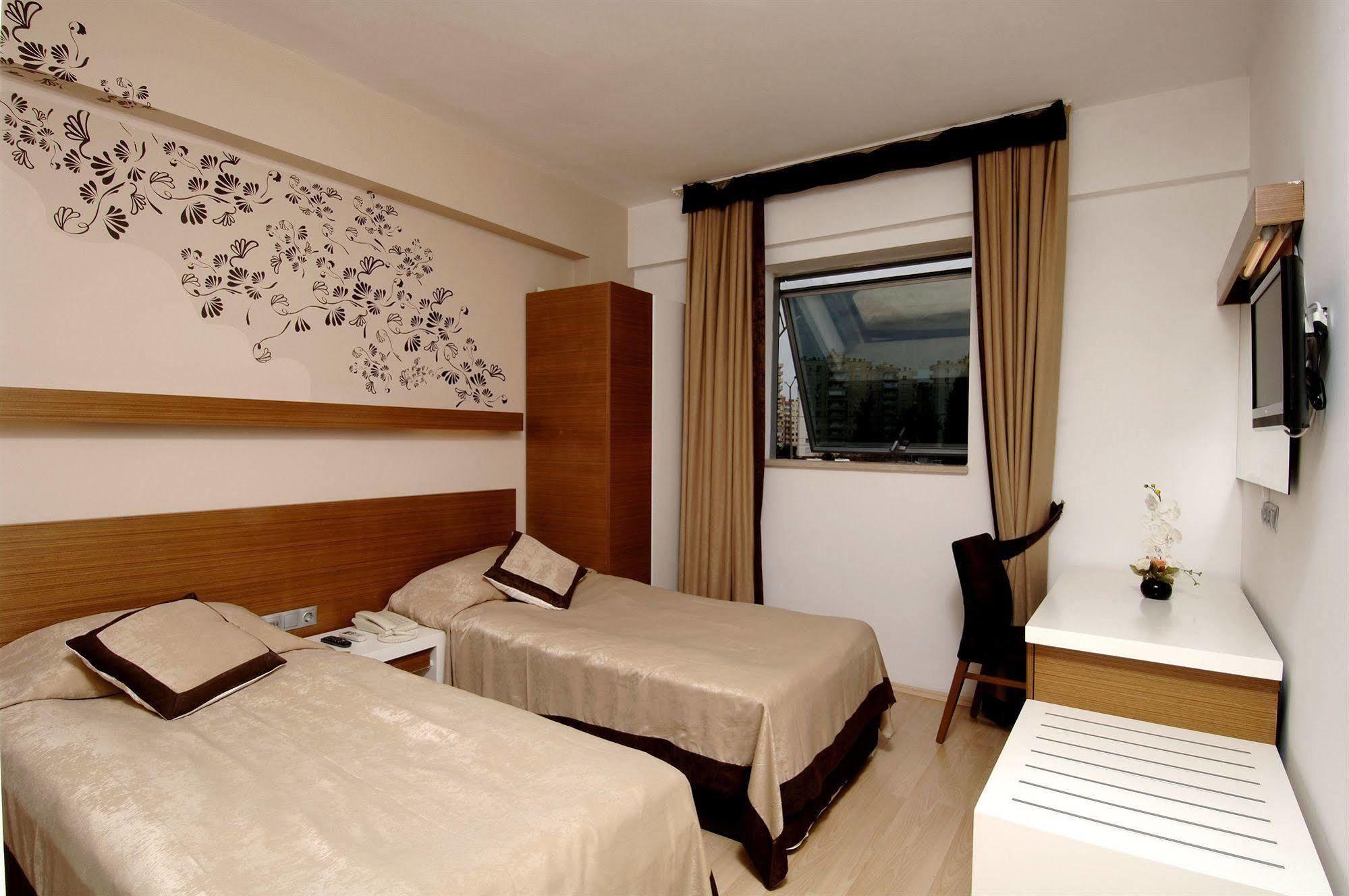 Han Hotel Otel 3*