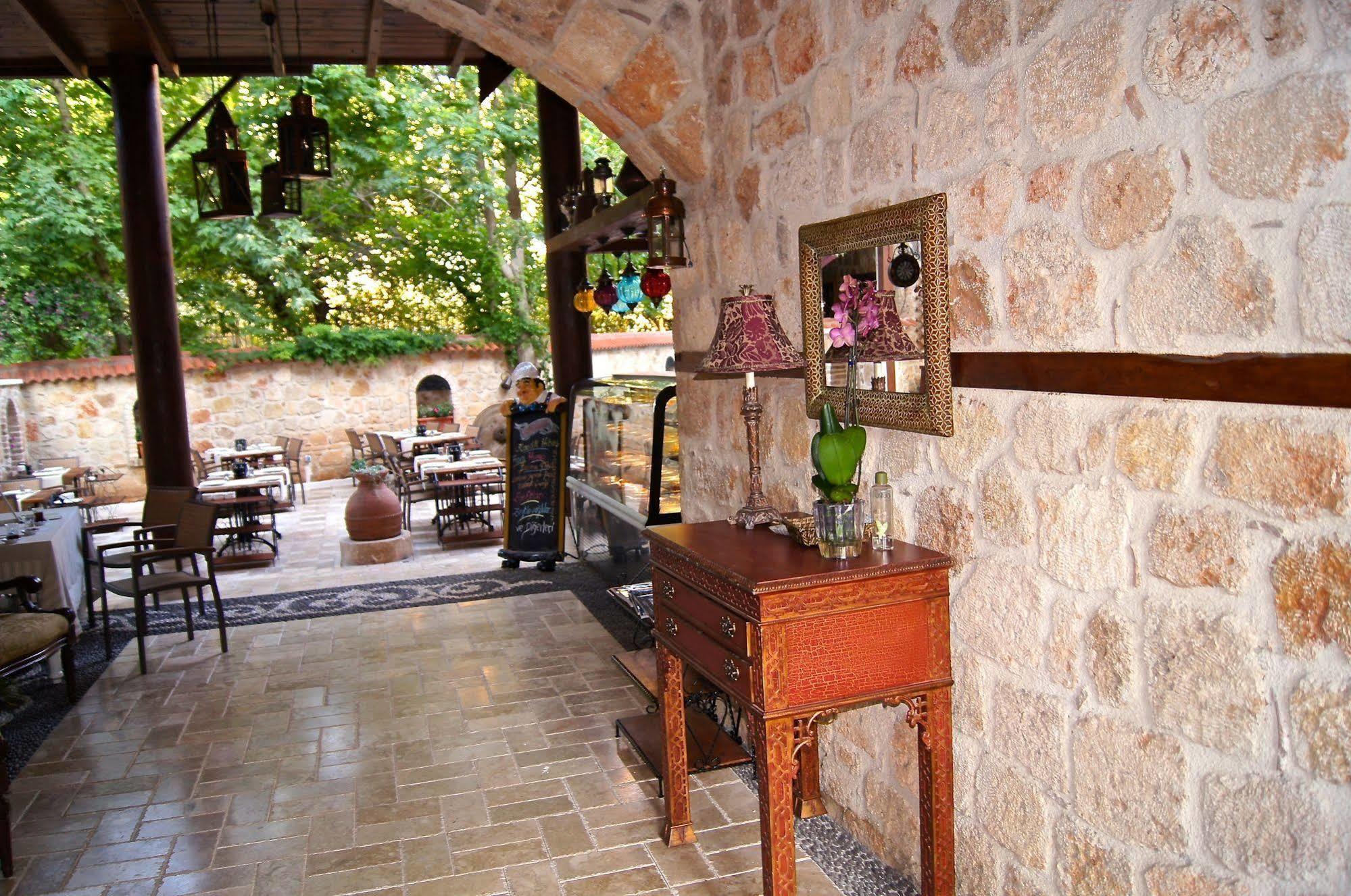Candle Suites Hotel 4*