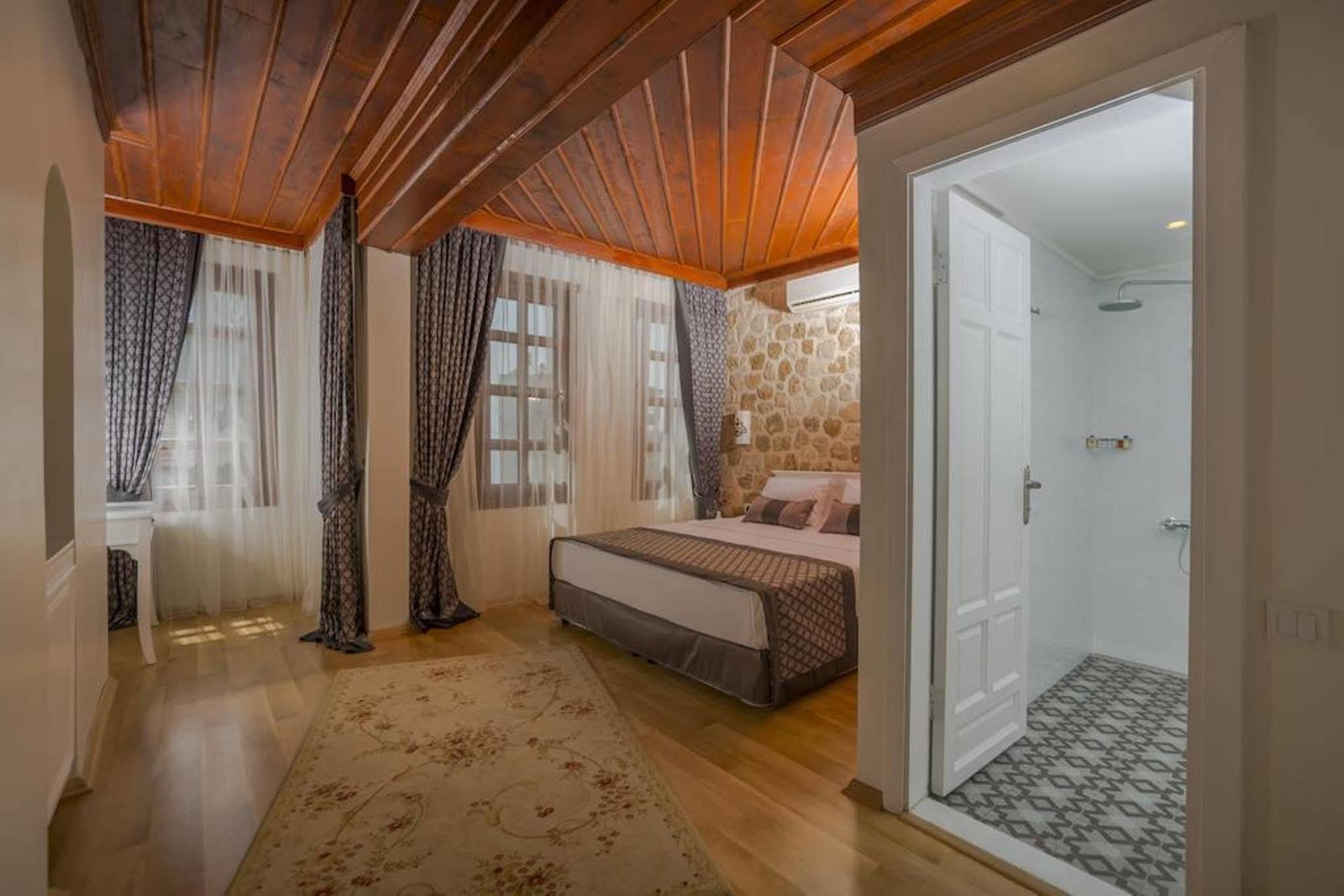 Argos Hotel 3*