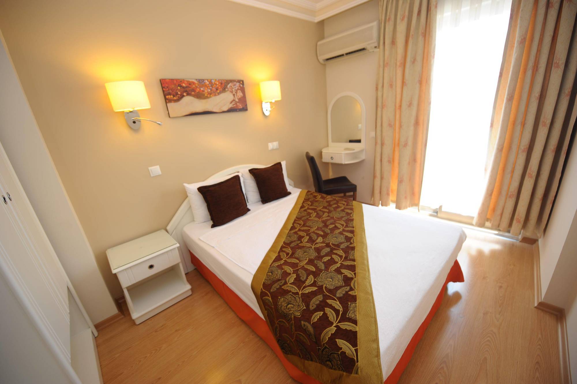 Hotel Laguna