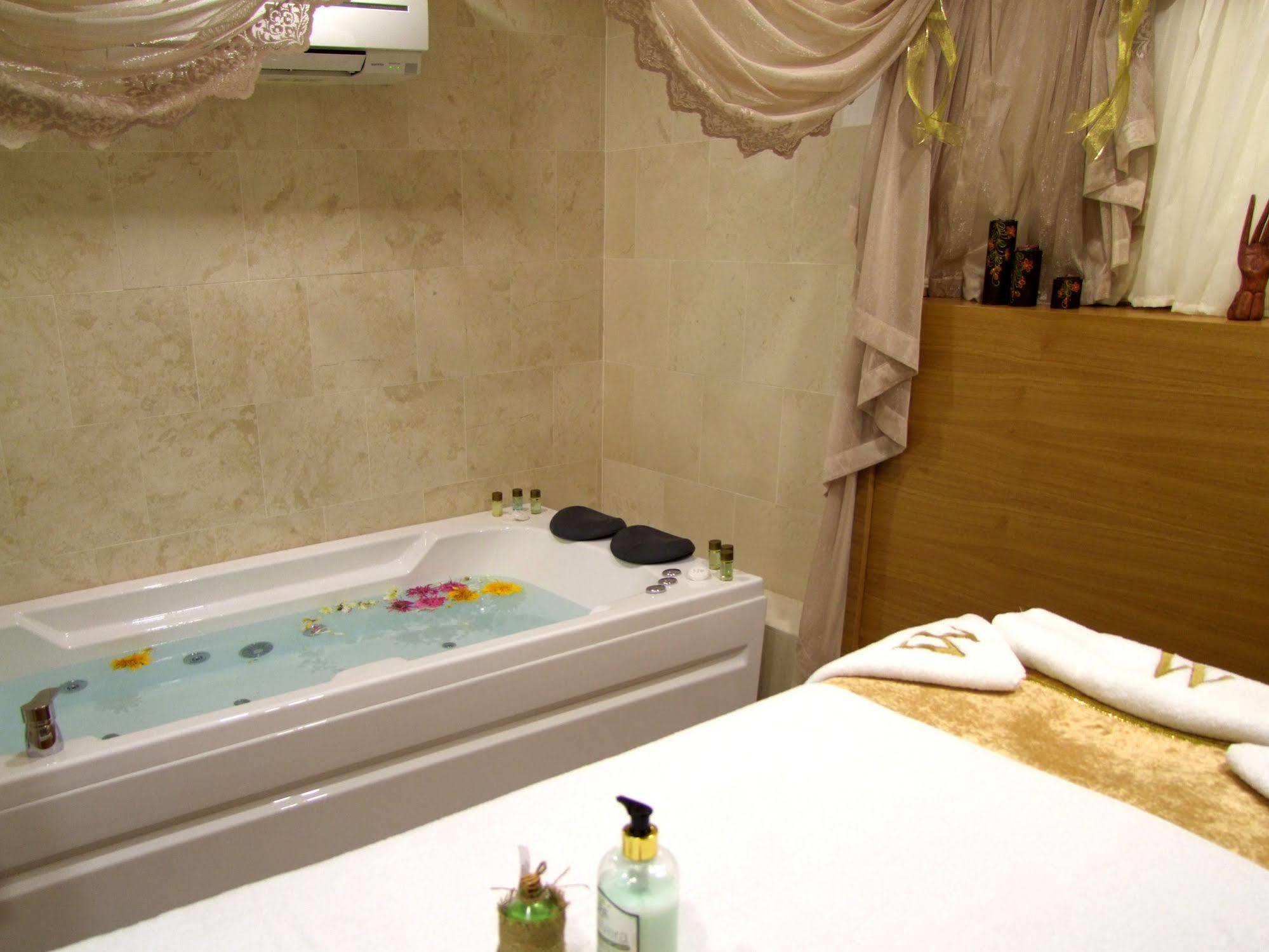 Wise & - Adults Only Otel