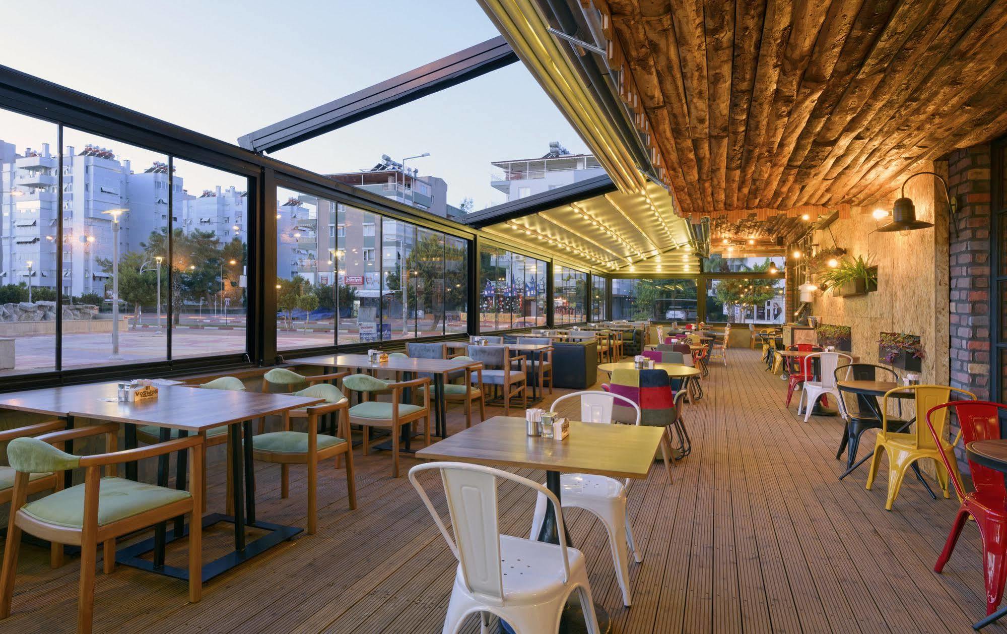 Hotel Voswos Garage Coffee 3*