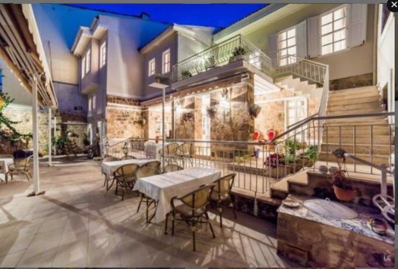 Lavin Hotel