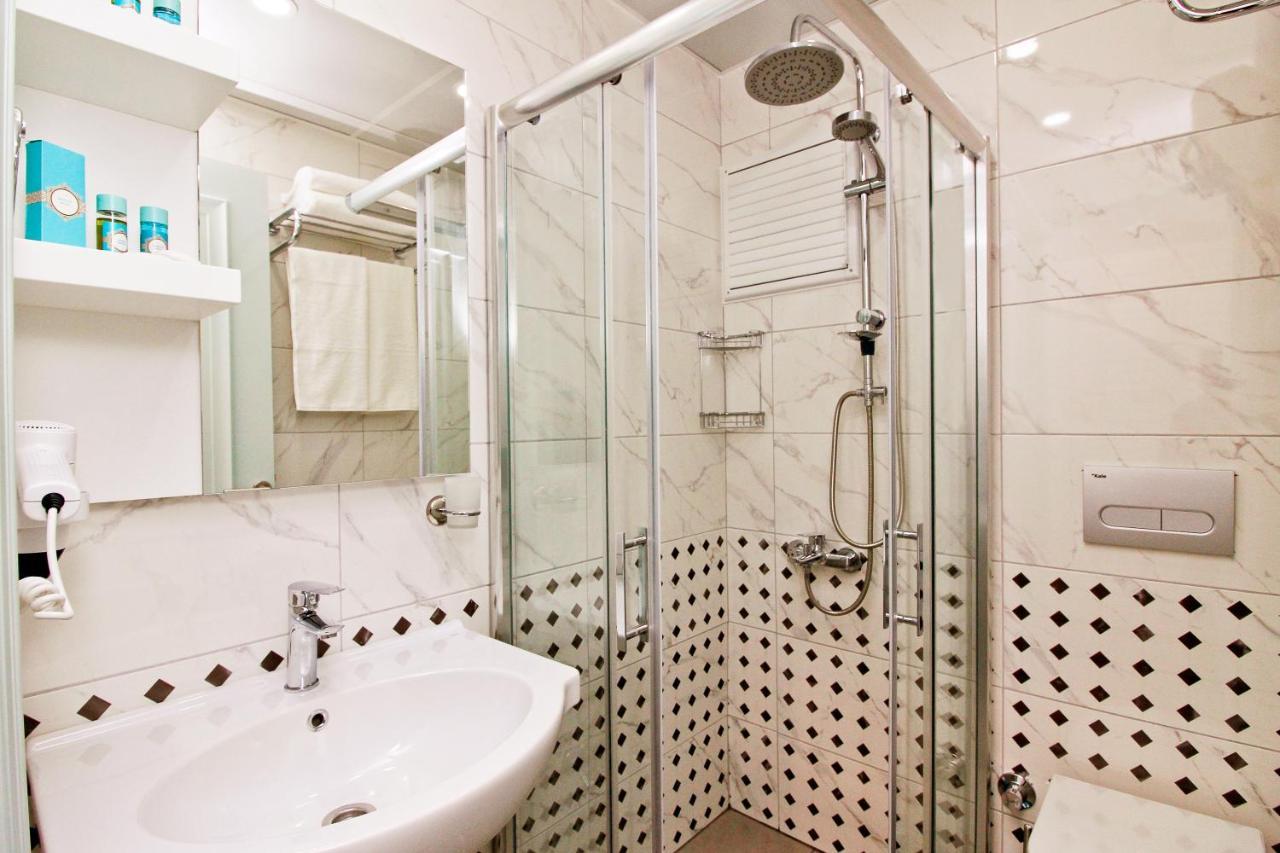 Hotel Yazar Lara