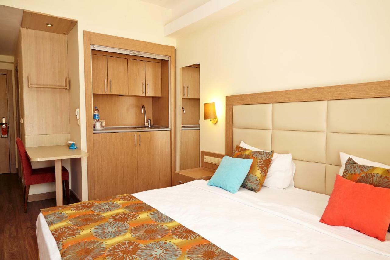 Hotel Palmet Beach 5*