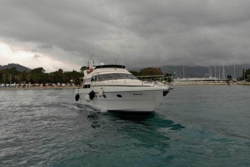 Botel Azce Yatcilik