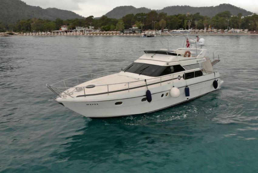 Botel Azce Yatcilik Antalya