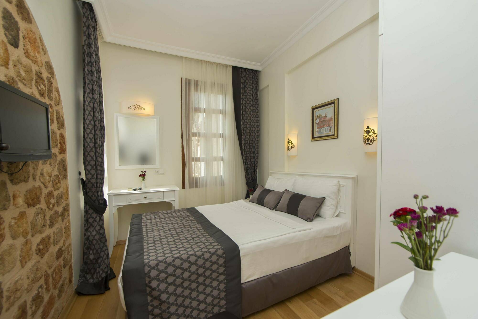 Argos Hotel 3*