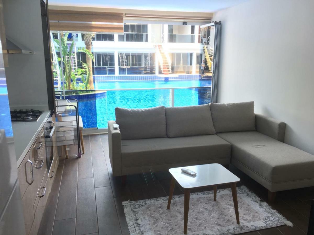 Tema Pool Lara Apartment *