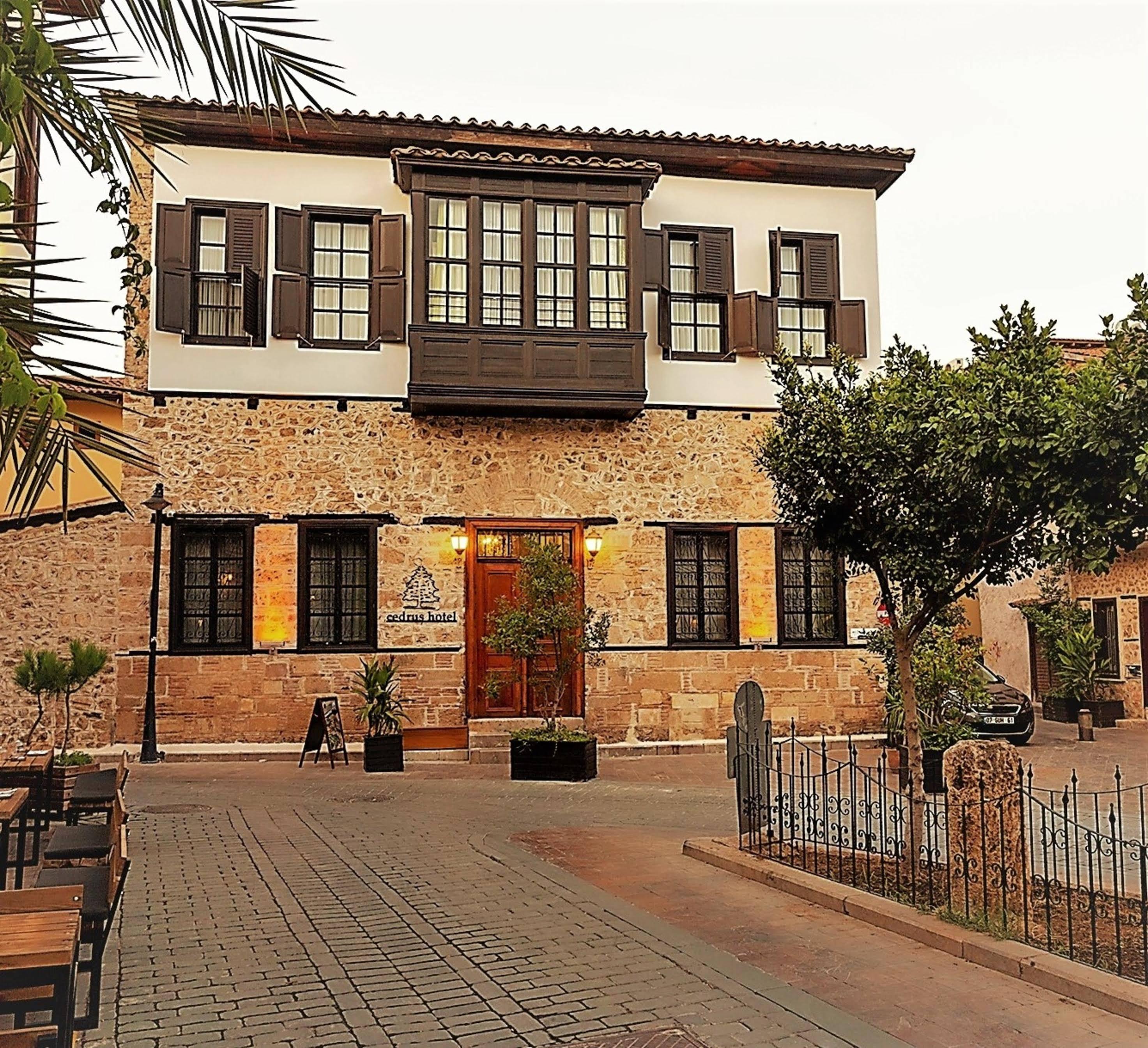 Hotel Cedrus 2*