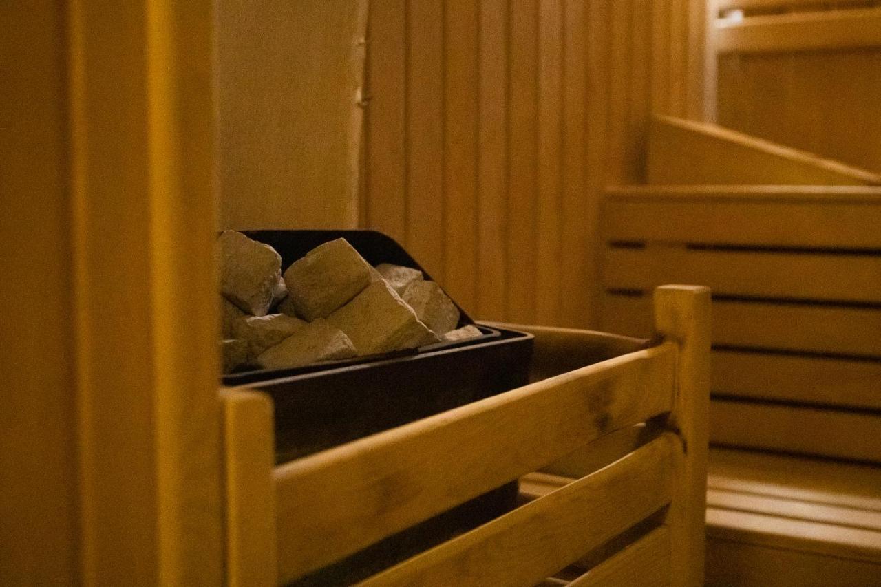 Nun & Hotel 2*