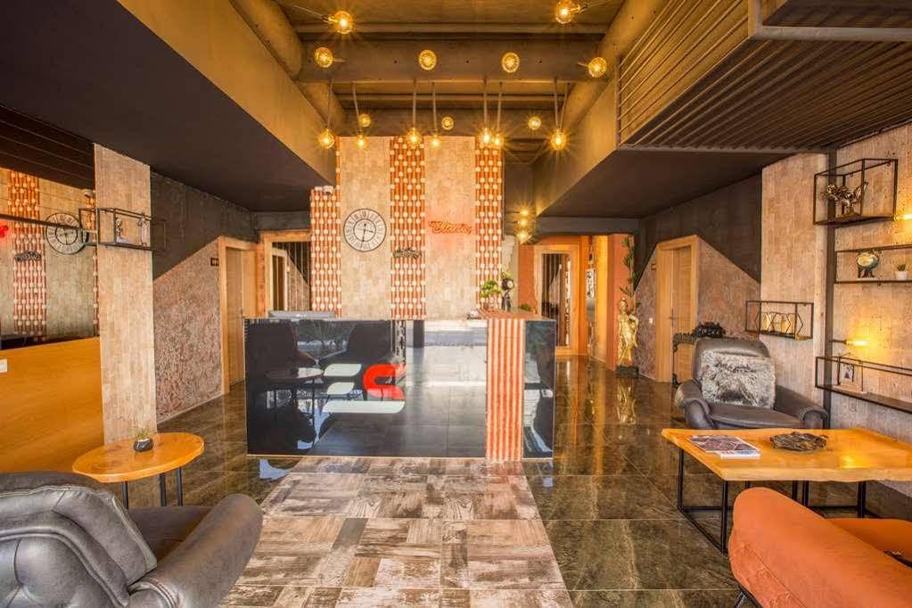 Elanis Aparthotel 3*