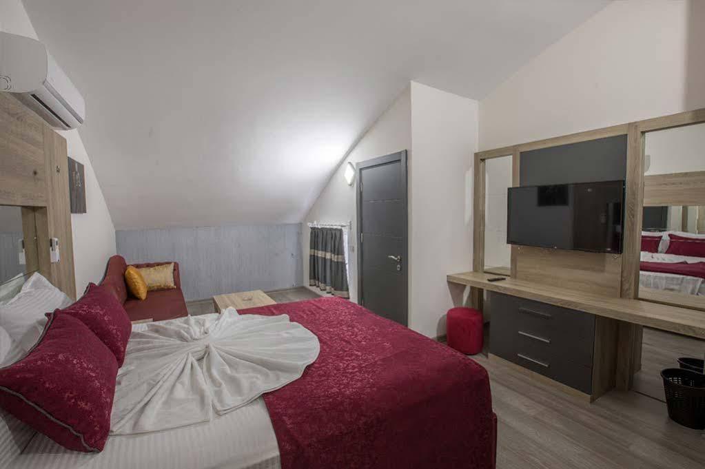 Elanis Aparthotel