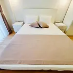 Eine Wunderschoene Wohnung Mit Pool Und Garten