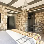 Excellent Flat Near Hadrians Gate