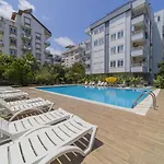 Flat Close To Beach With Balcony In Konyaalti