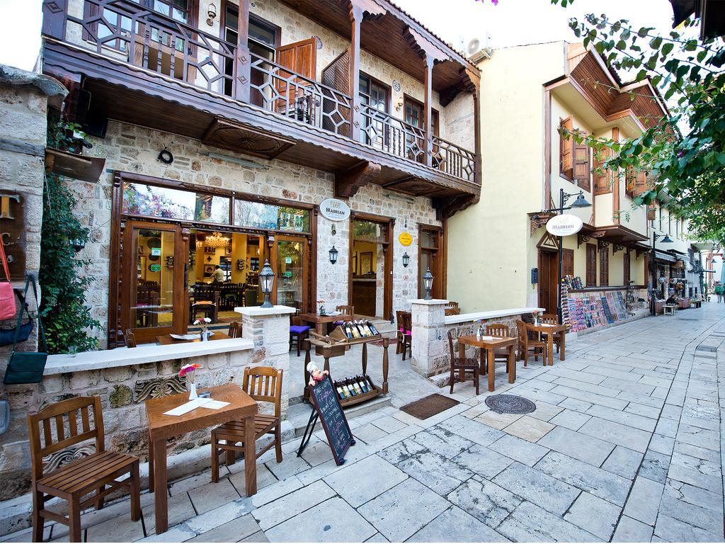 Hadrian Gate Otel 2*