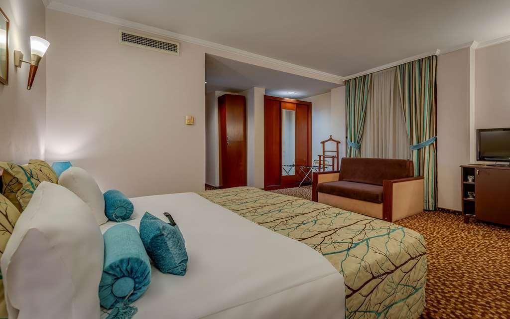 Hotel Western Khan
