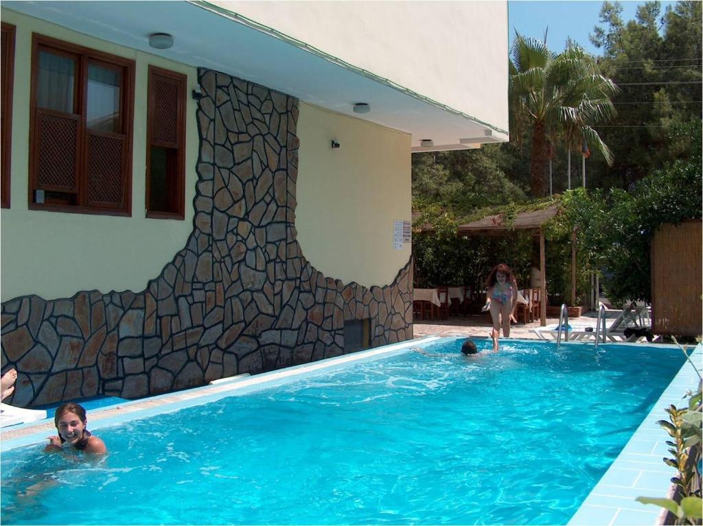 Opera Otel 3*