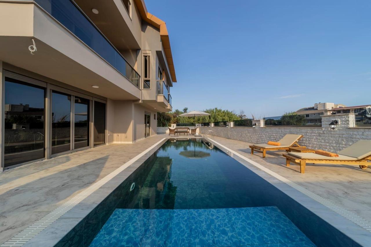 Luxury Villa With Private Pool Close To Lara Beach Antalya