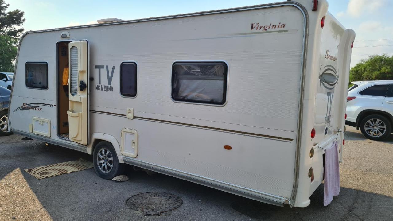 Caravan Lara1 *