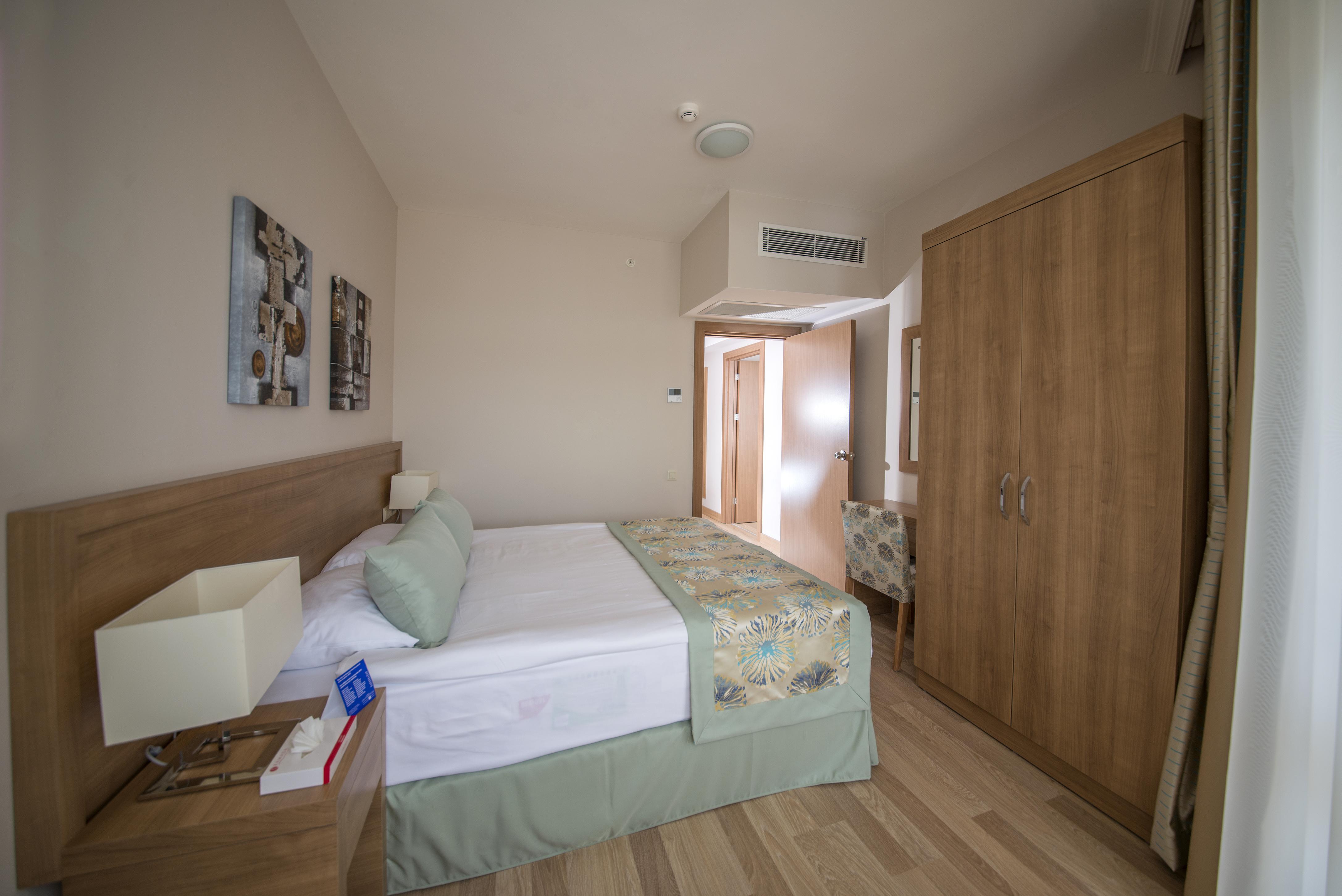 Hotel Wyndham Garden Lara 4*