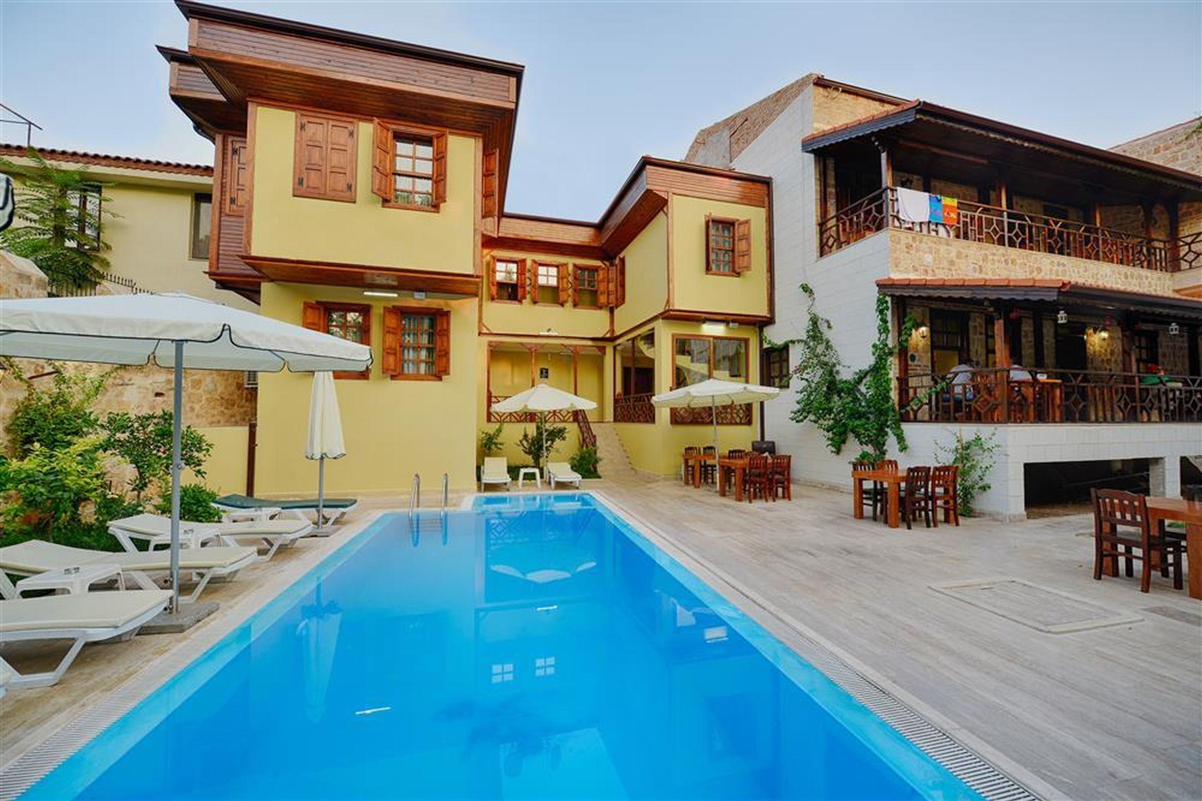 Hadrian Gate Otel 2*