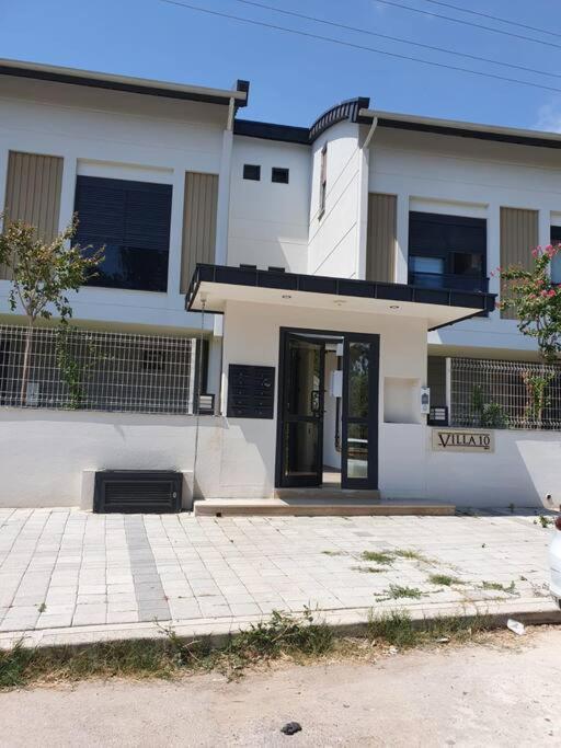 Eine Wunderschone Mit Pool Und Garten Antalya