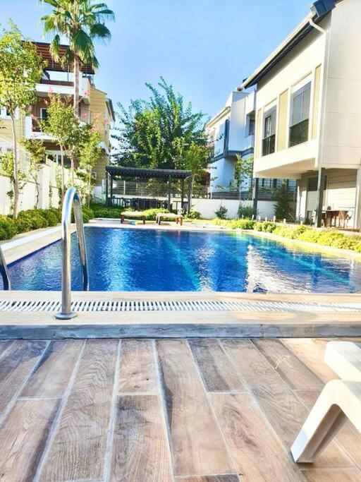 Eine Wunderschone Mit Pool Und Garten *