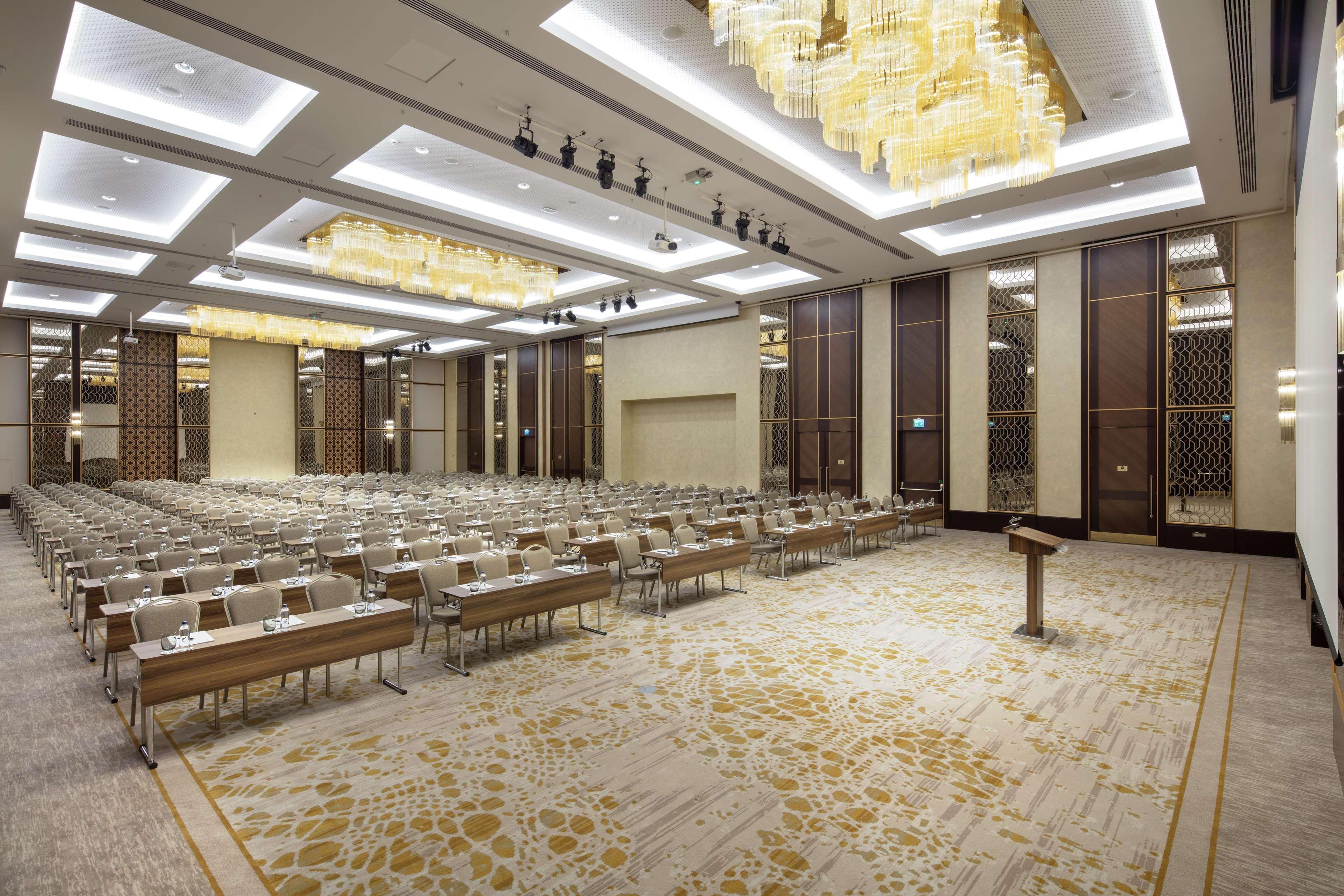 Doubletree By Hilton Centre Hotel Antalya