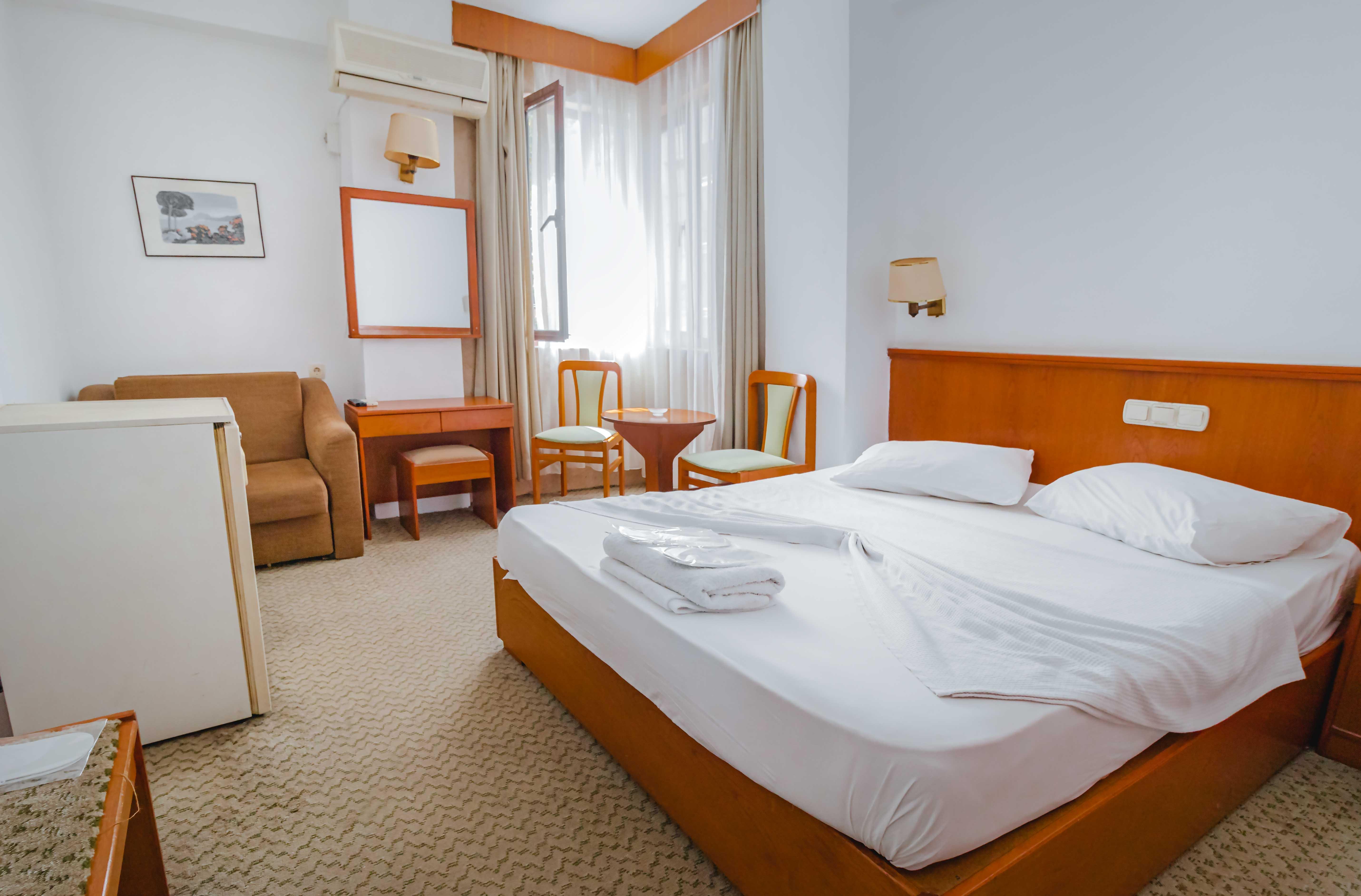 Hotel Gueleryuez 2 2*