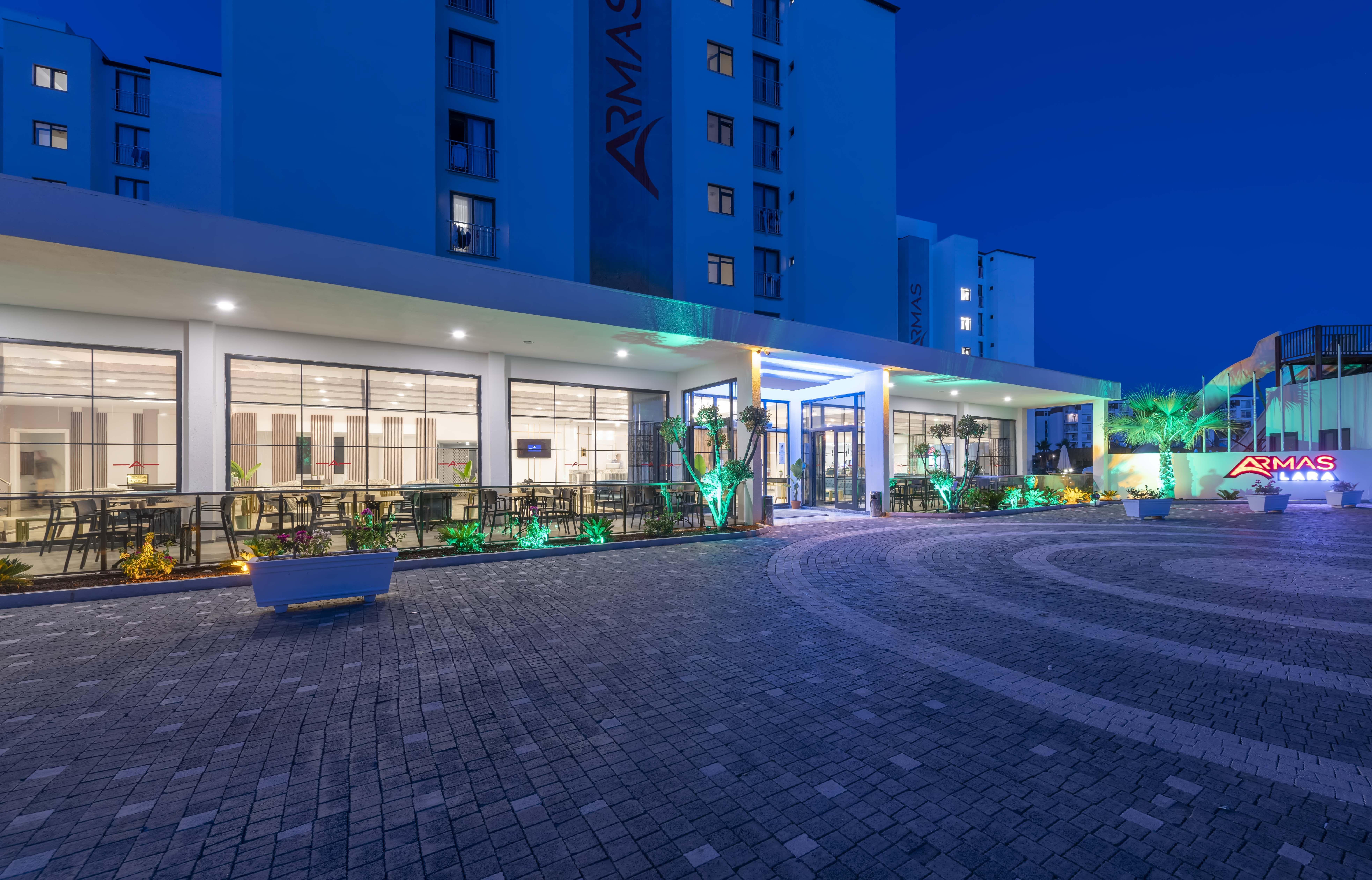 Royal Towers Lara