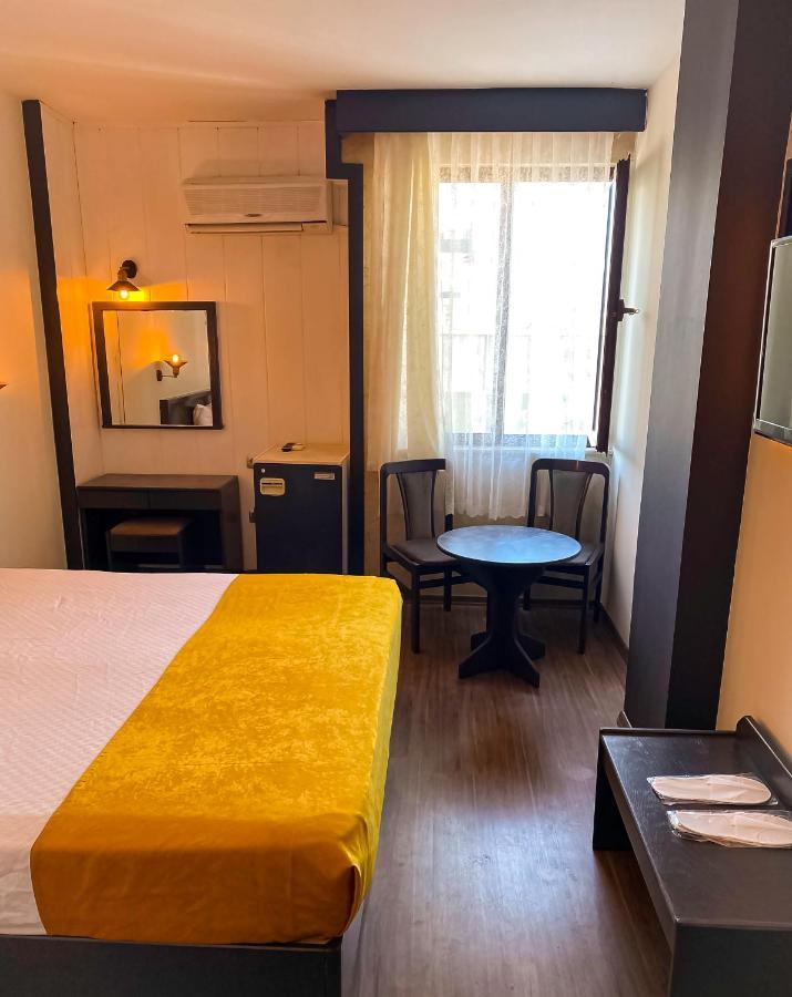 Hotel Gueleryuez 2 2*