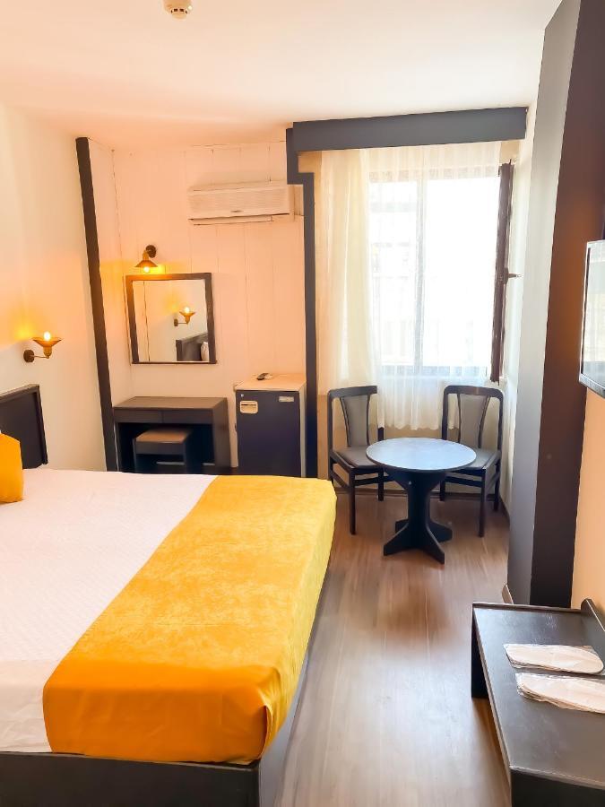 Hotel Gueleryuez 2 2*