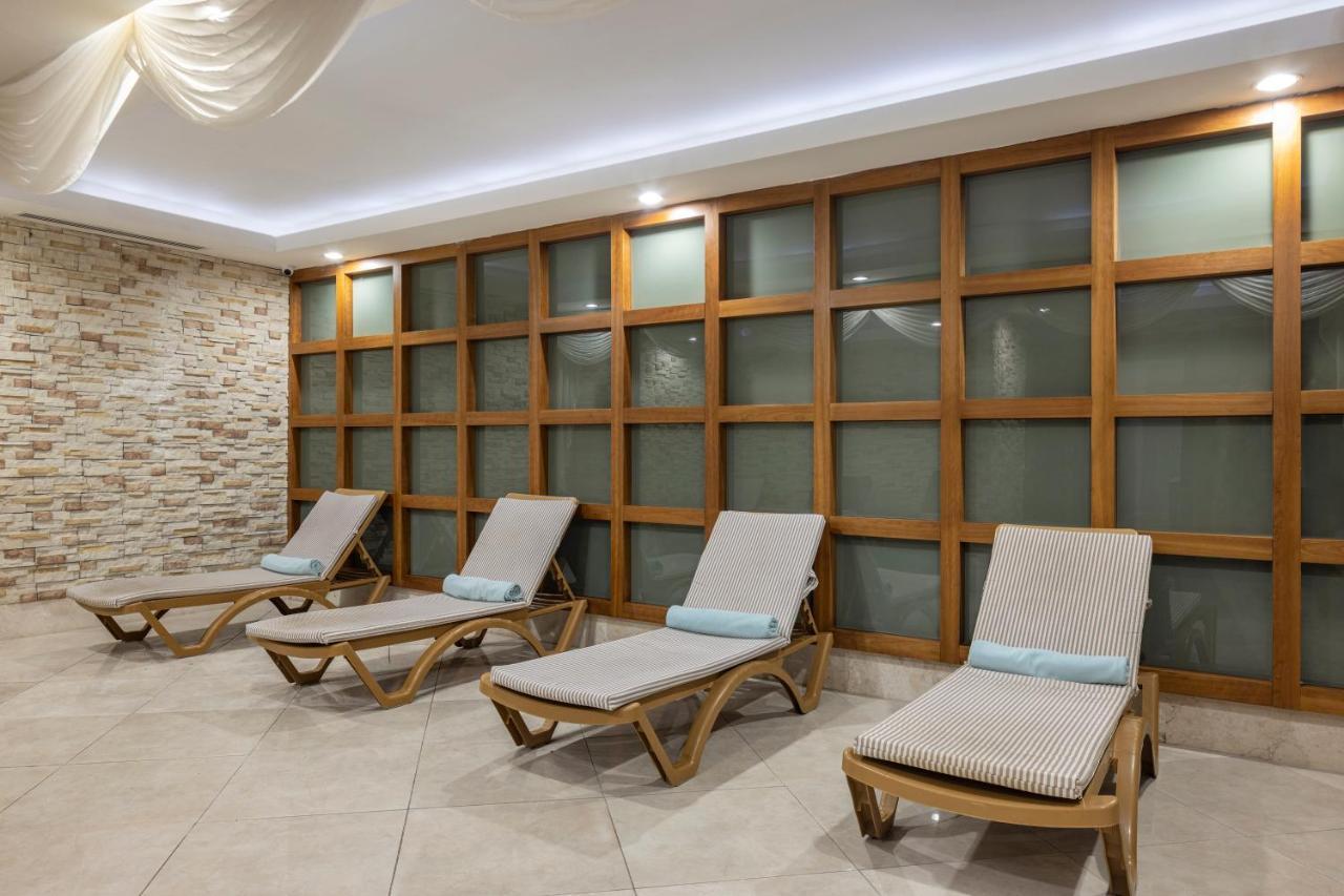 Wyndham Garden Lara 4*