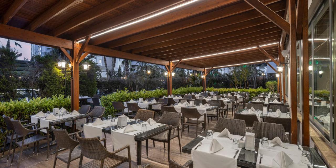 Hotel Wyndham Garden Lara 4*