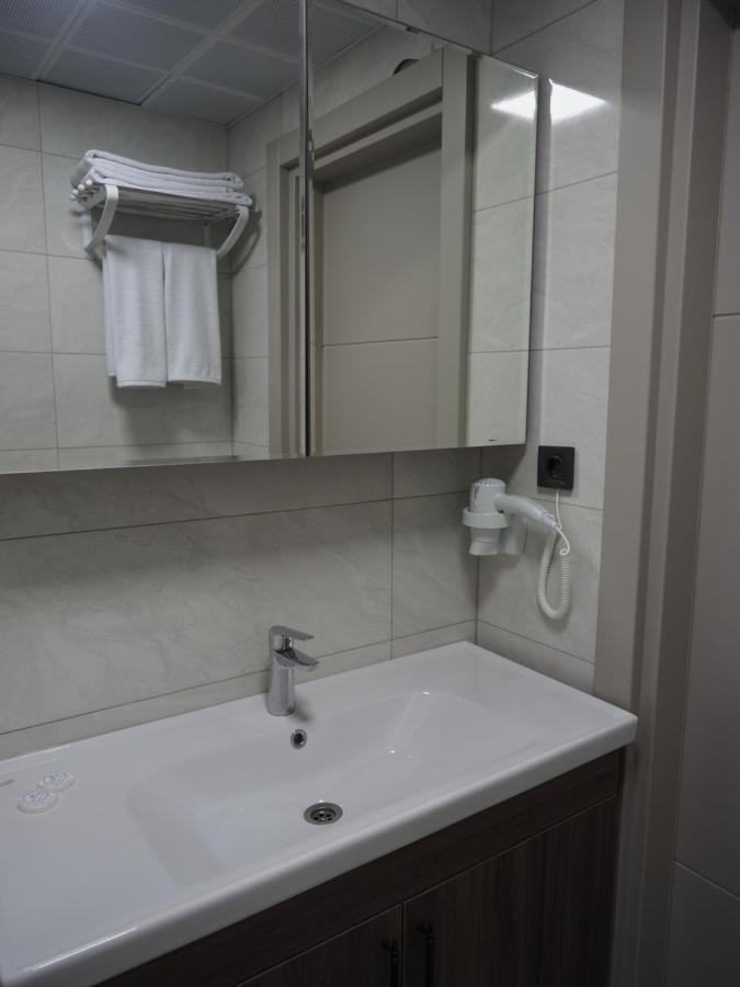 Zenia Hotel *