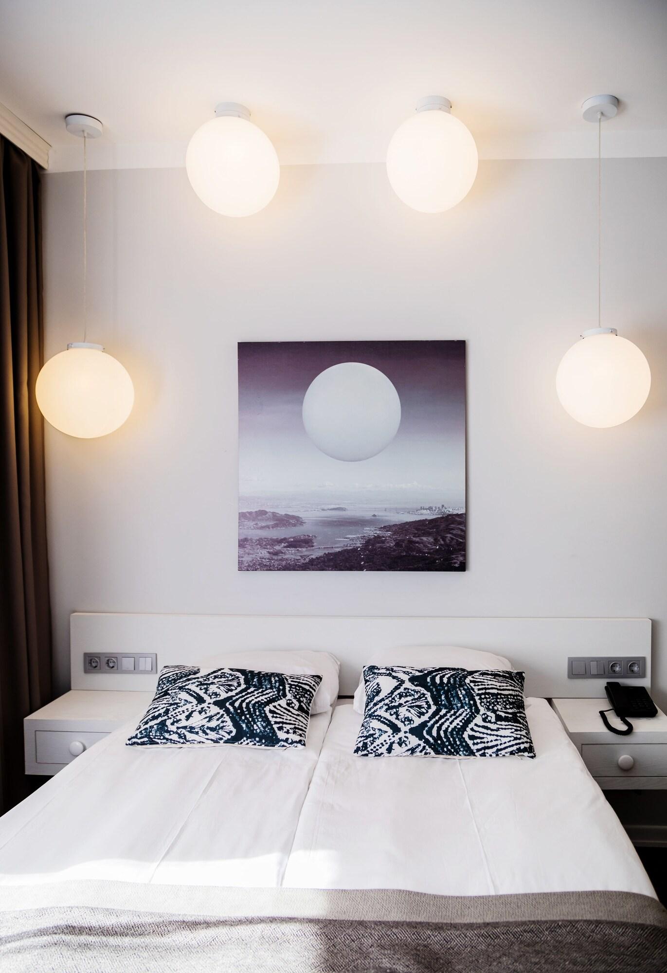 Delight Deluxe & Hotel 2*