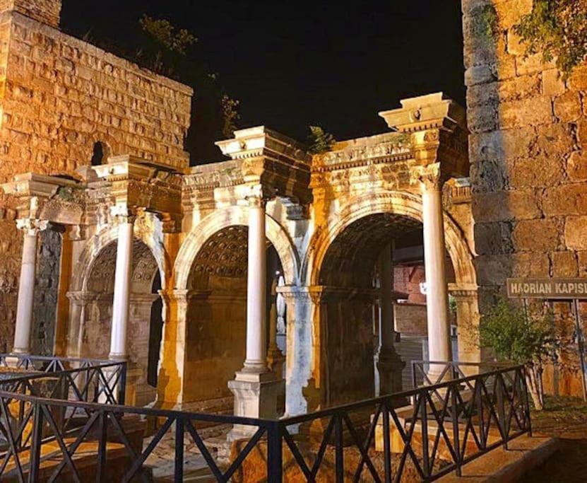 10 Location, Close To Beaches And Anywhere Apartment Antalya