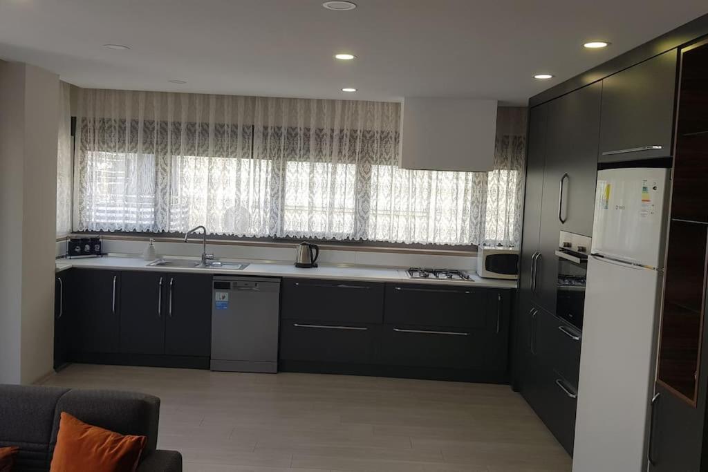 10 Location, Close To Beaches And Anywhere Apartment