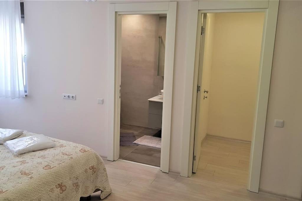 Apartment 10 Location, Close To Beaches And Anywhere