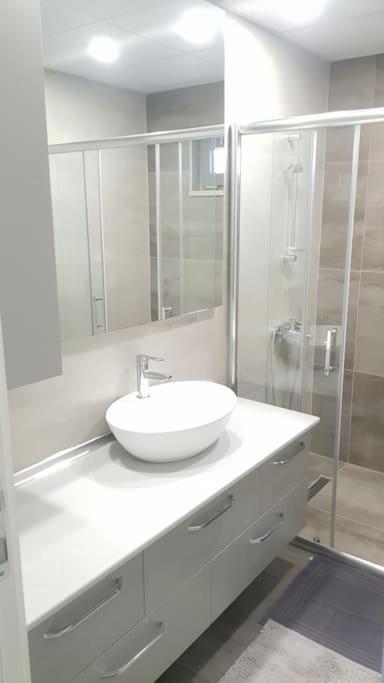 Apartment 10 Location, Close To Beaches And Anywhere