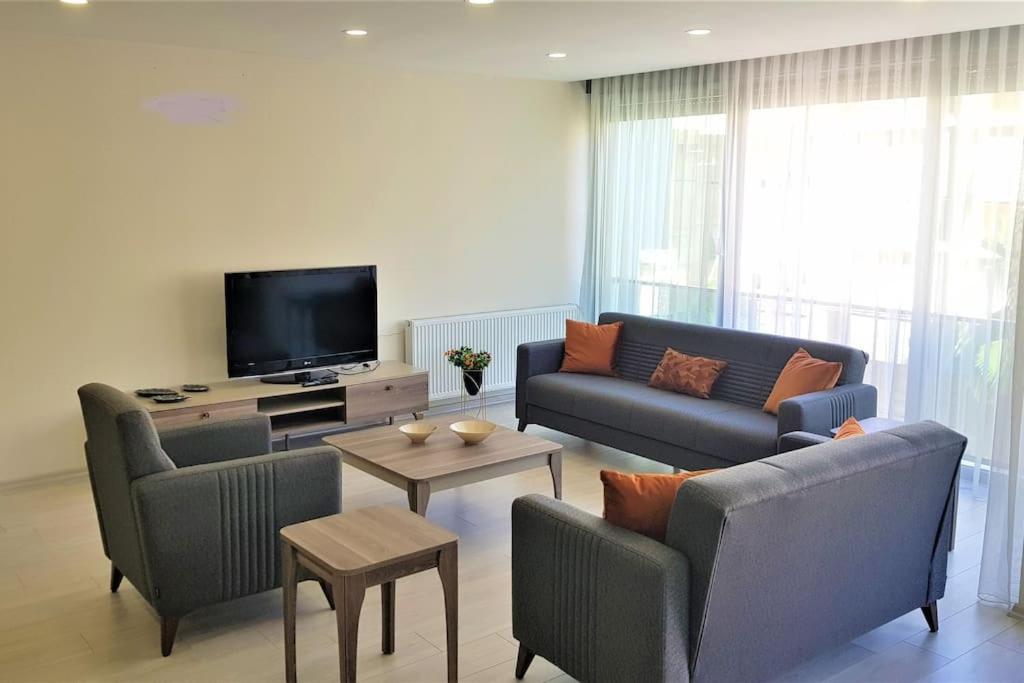 10 Location, Close To Beaches And Anywhere Apartment