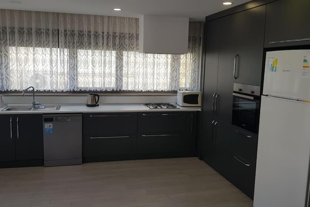 10 Location, Close To Beaches And Anywhere Apartment *
